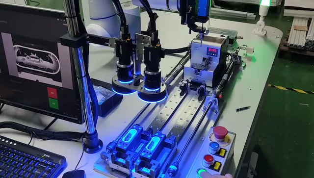 耳機產線,充電倉鎖付